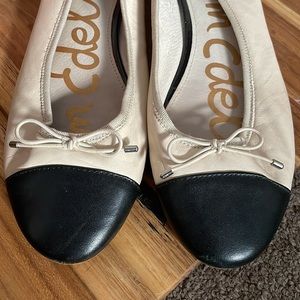 Classic ladylike cap toe French style ballet flats sz 8 Sam Edelman